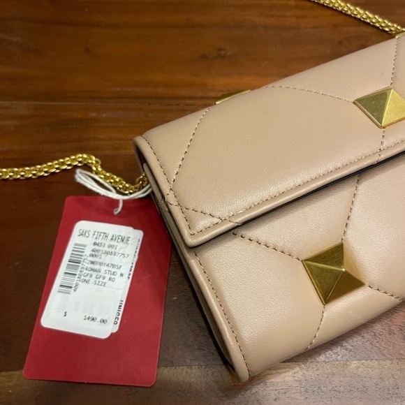 NEW‼️ Valentino Garavani - Picture 16 of 17